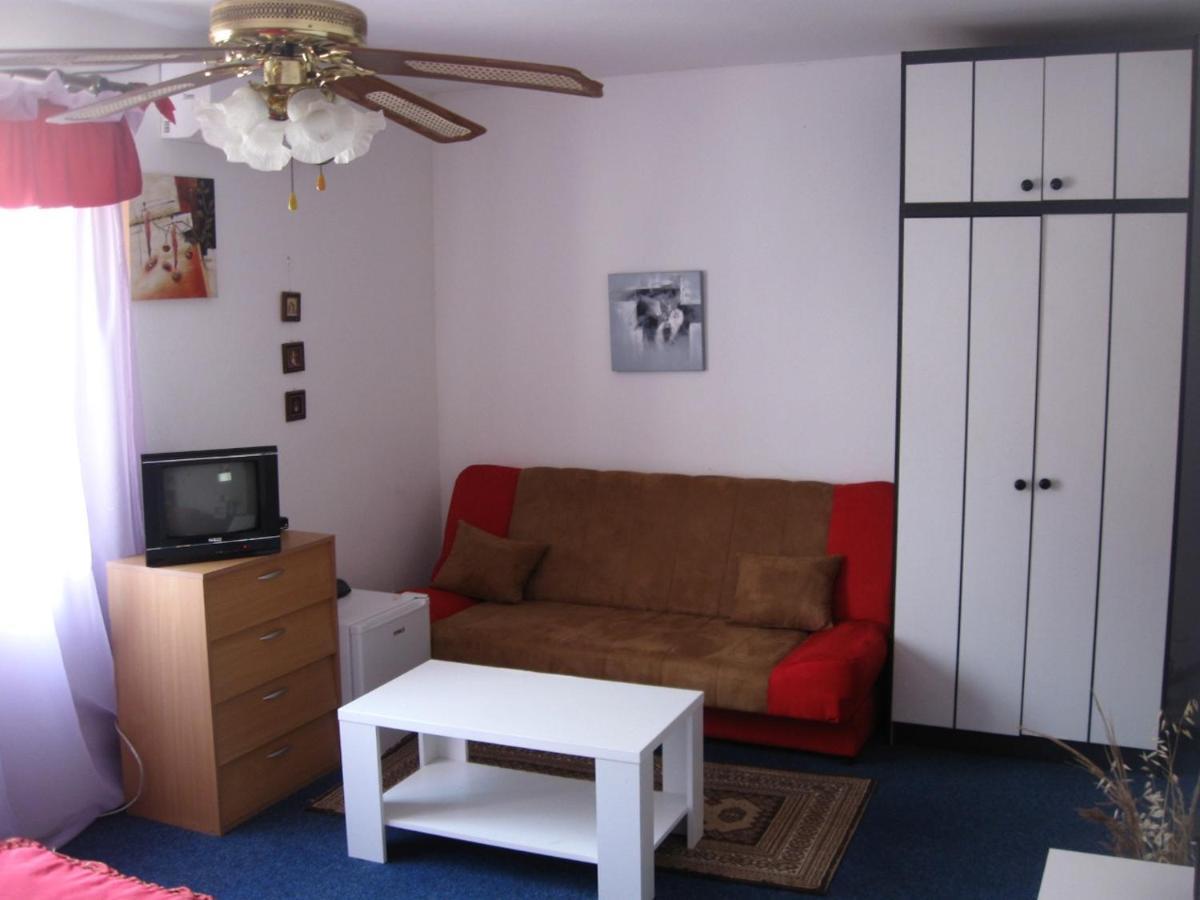 Bed and Breakfast Madam Svetlana Tivat Exterior foto