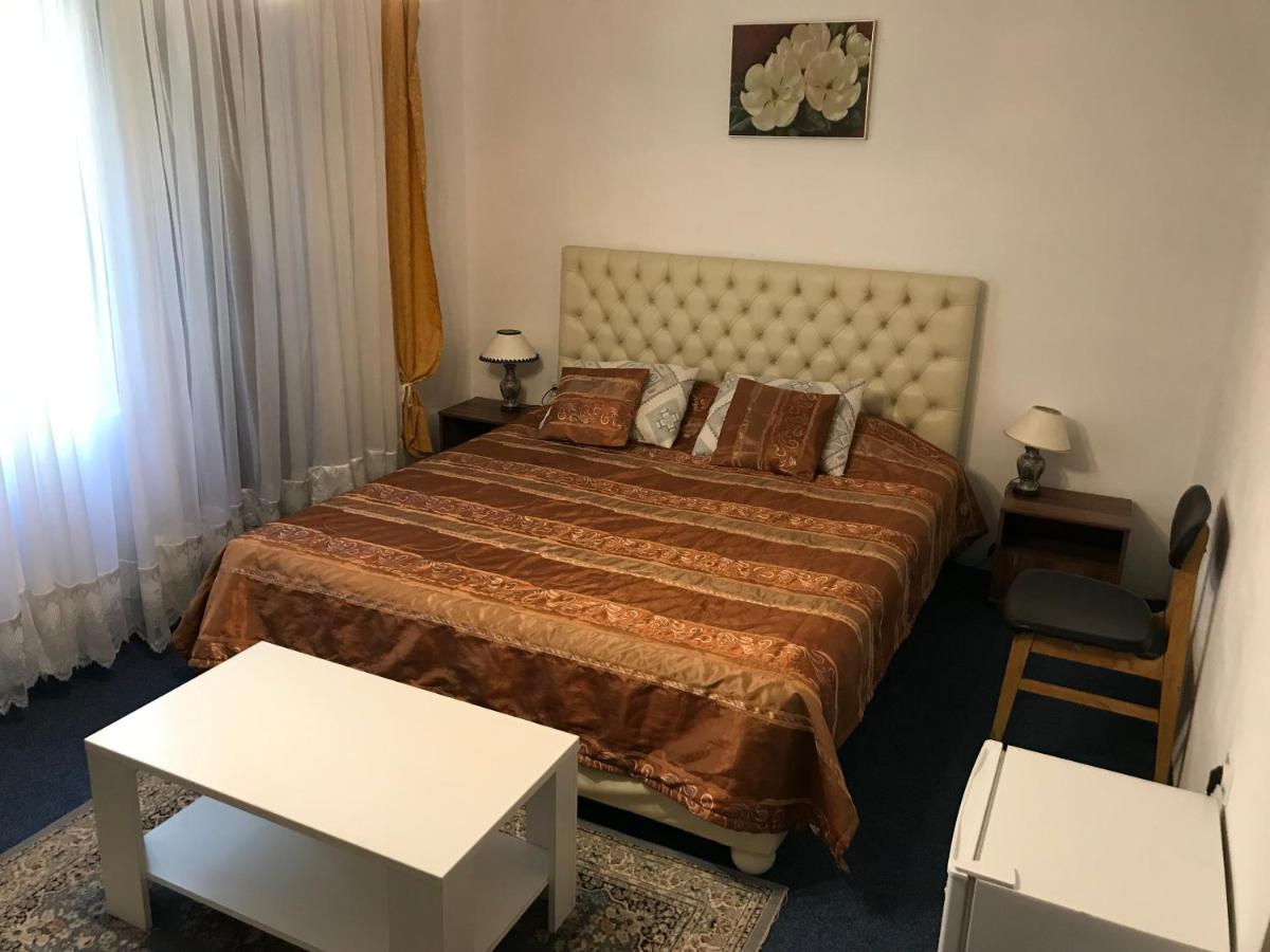 Bed and Breakfast Madam Svetlana Tivat Exterior foto