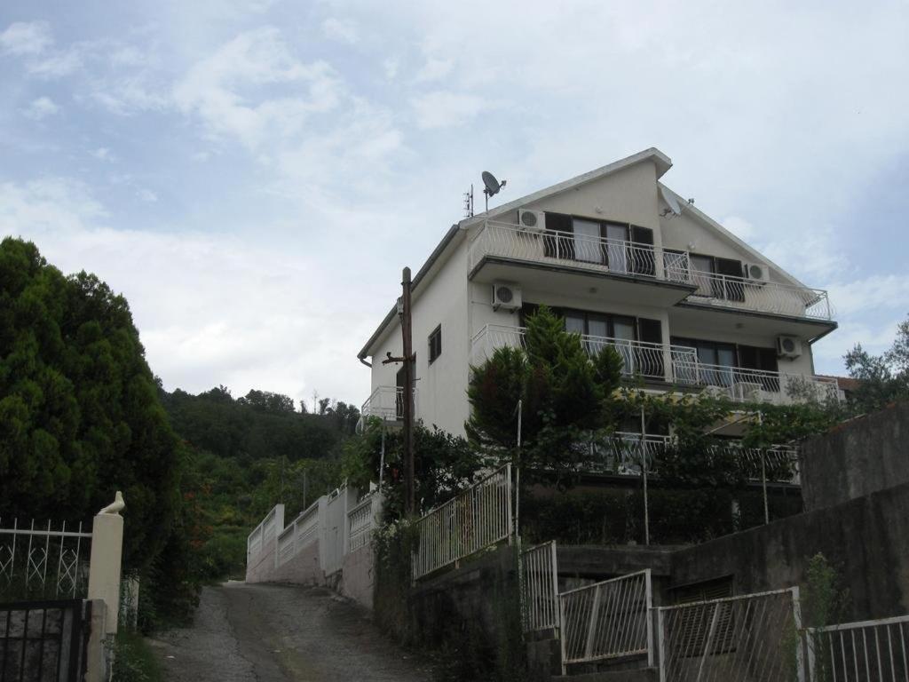Bed and Breakfast Madam Svetlana Tivat Exterior foto